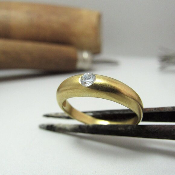 Engagement ring. 14K yellow gold ring with 0.15ct Diamond. Unique design ring. - Picture 2 of 9